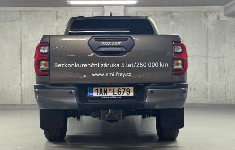 Toyota Hilux Invincible 2.8 Double Cab AT