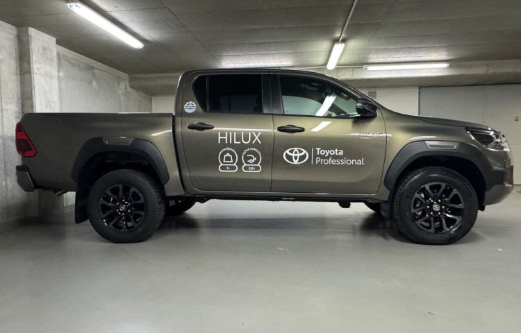 Toyota Hilux Invincible 2.8 Double Cab AT
