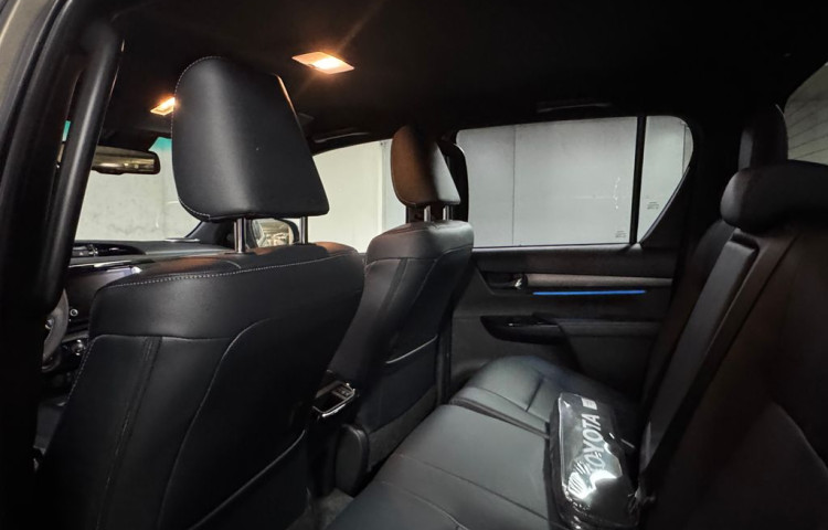 Toyota Hilux Invincible 2.8 Double Cab AT