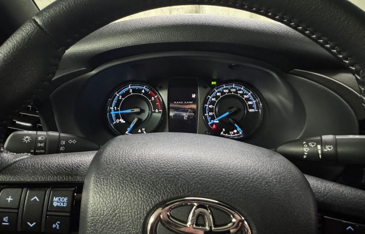 Toyota Hilux Invincible 2.8 Double Cab AT
