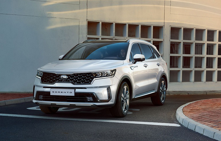 Kia ukazuje první fotografie nového SUV Sorento