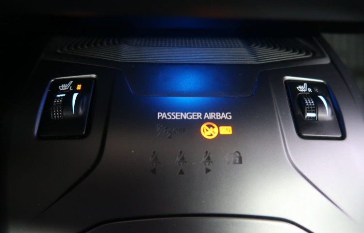 Toyota Avensis 2.0D4D,CZ,Manuál