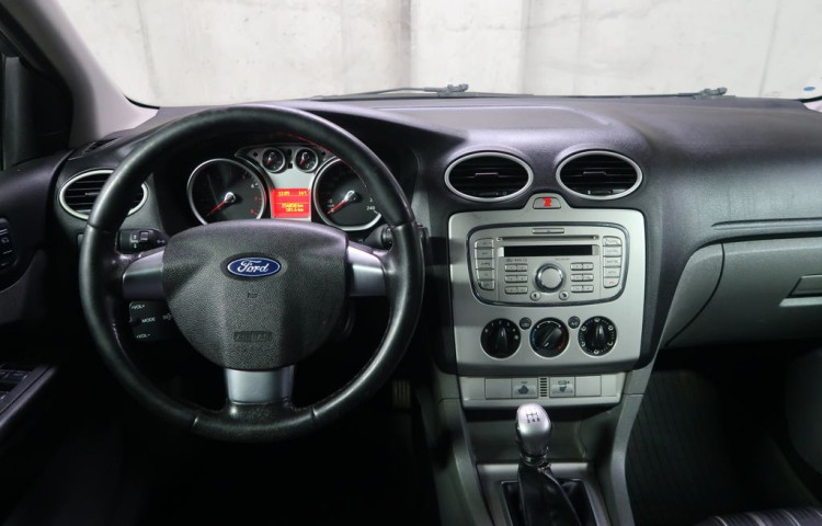 Ford Focus 1.6i,CZ,manuál