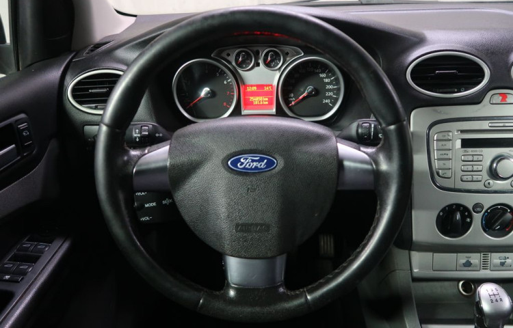 Ford Focus 1.6i,CZ,manuál