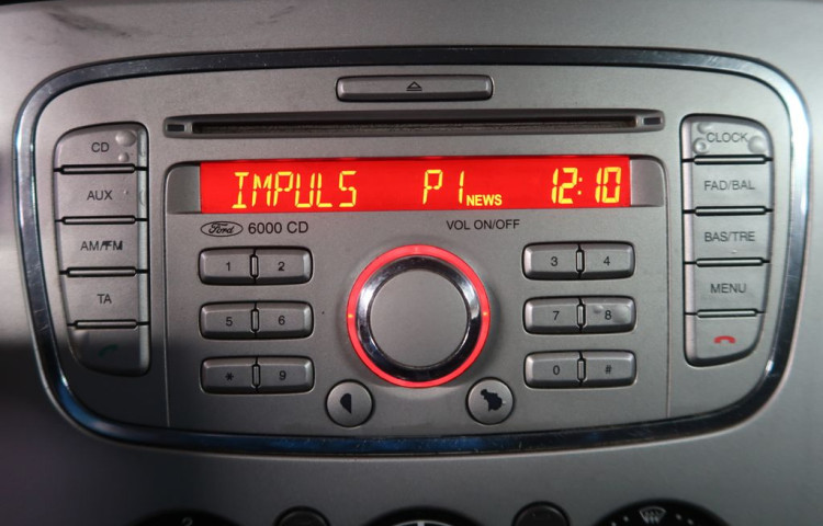Ford Focus 1.6i,CZ,manuál
