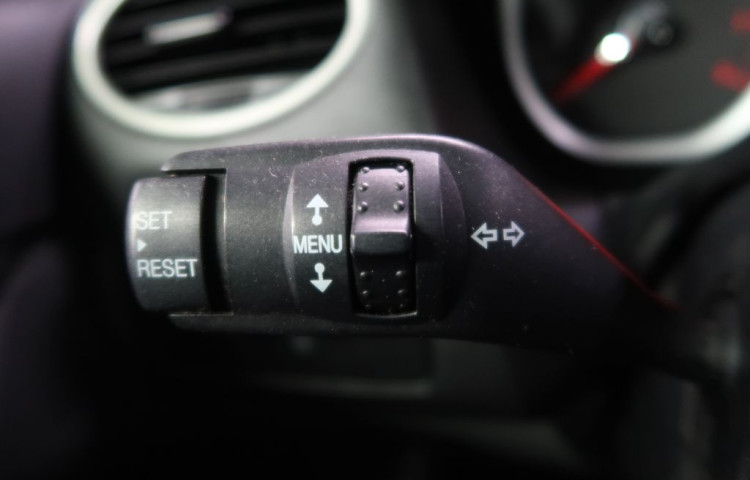 Ford Focus 1.6i,CZ,manuál