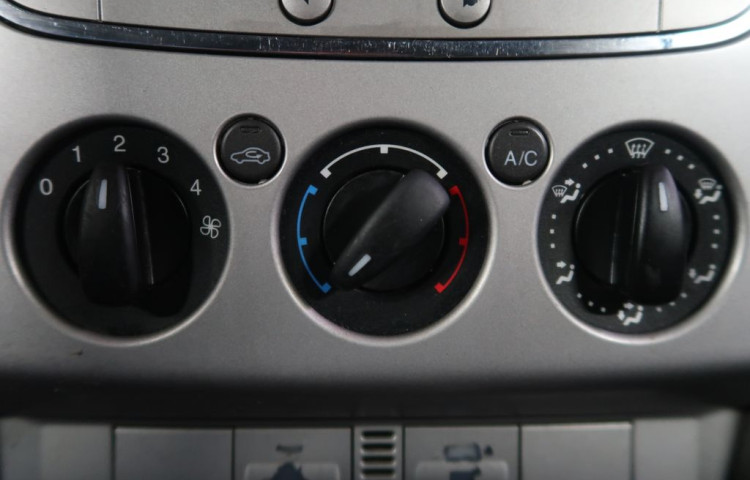Ford Focus 1.6i,CZ,manuál
