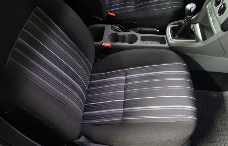 Ford Focus 1.6i,CZ,manuál