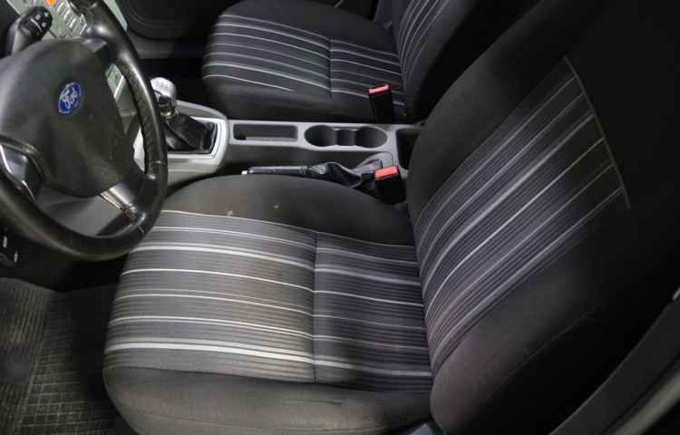 Ford Focus 1.6i,CZ,manuál