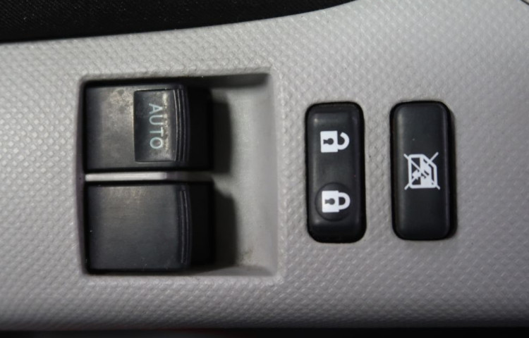 Toyota Yaris 1.0VVT-i,CZ,manuál
