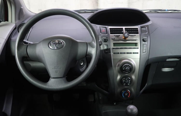 Toyota Yaris 1.0VVT-i,CZ,manuál