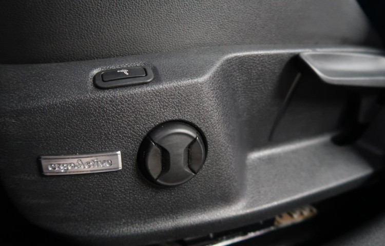 Volkswagen Golf 2.0TDi,110kW,manuál