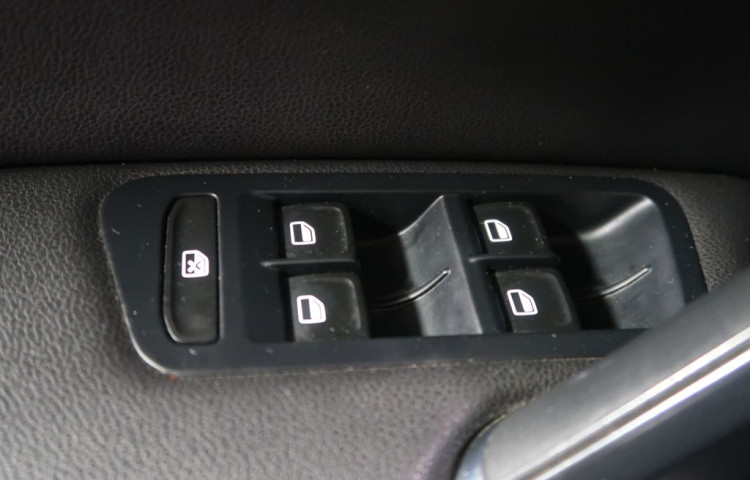 Volkswagen Golf 2.0TDi,110kW,manuál