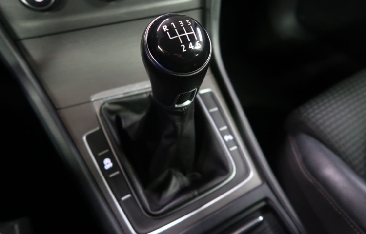 Volkswagen Golf 2.0TDi,110kW,manuál