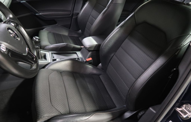 Volkswagen Golf 2.0TDi,110kW,manuál