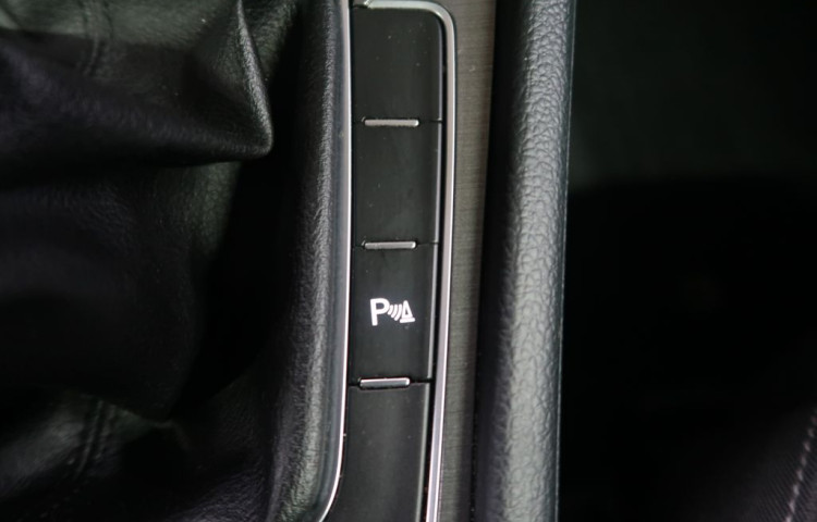 Volkswagen Golf 2.0TDi,110kW,manuál