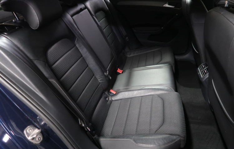 Volkswagen Golf 2.0TDi,110kW,manuál