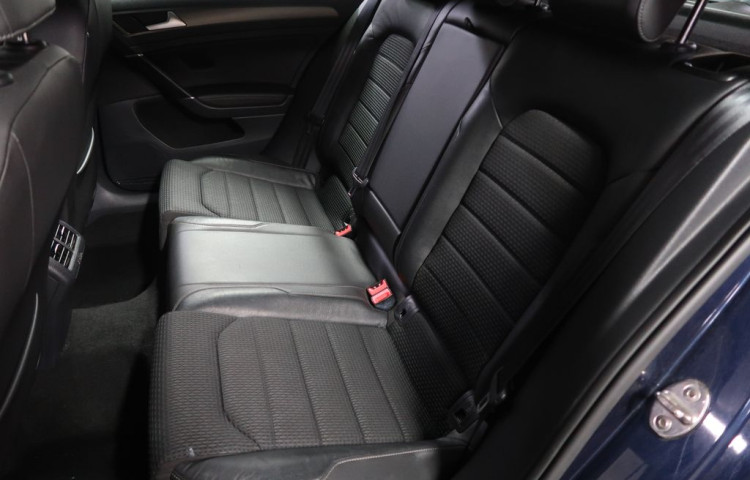Volkswagen Golf 2.0TDi,110kW,manuál
