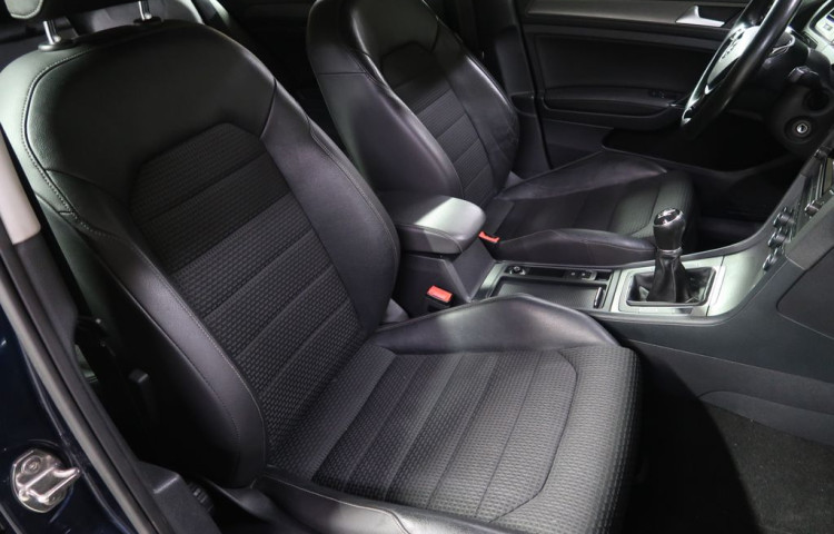Volkswagen Golf 2.0TDi,110kW,manuál