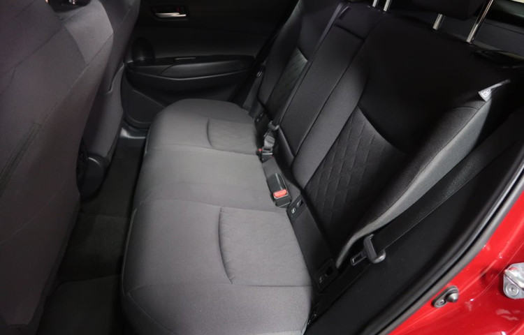 Toyota Corolla Cross 2.0Hybrid,CZ,1Maj,Style,4x4