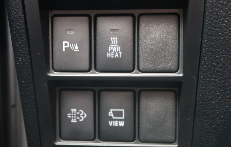 Toyota Hilux 2.8D4D,CZ,IvnisibleJBL,AT,4x4