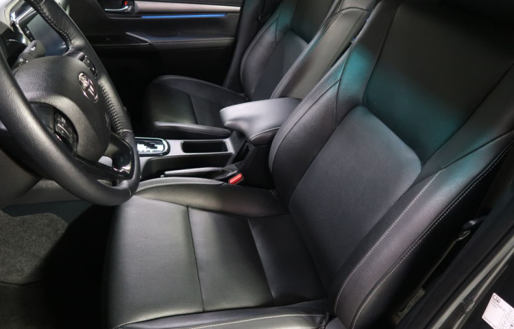 Toyota Hilux 2.8D4D,CZ,IvnisibleJBL,AT,4x4