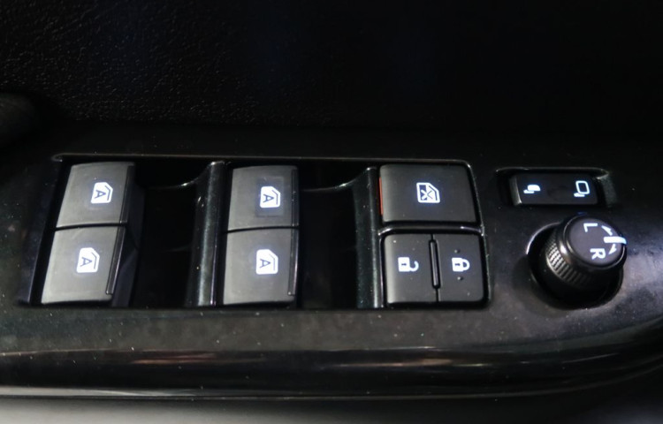 Toyota Hilux 2.8D4D,CZ,IvnisibleJBL,AT,4x4