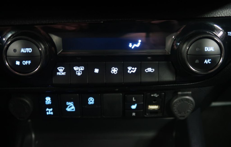 Toyota Hilux 2.8D4D,CZ,IvnisibleJBL,AT,4x4