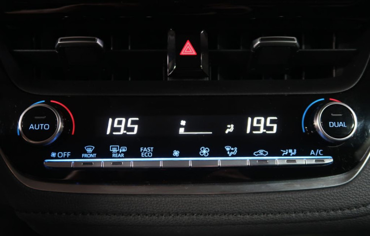 Toyota Corolla 1.5Dynamic,CZ,1Maj,ComfortTech