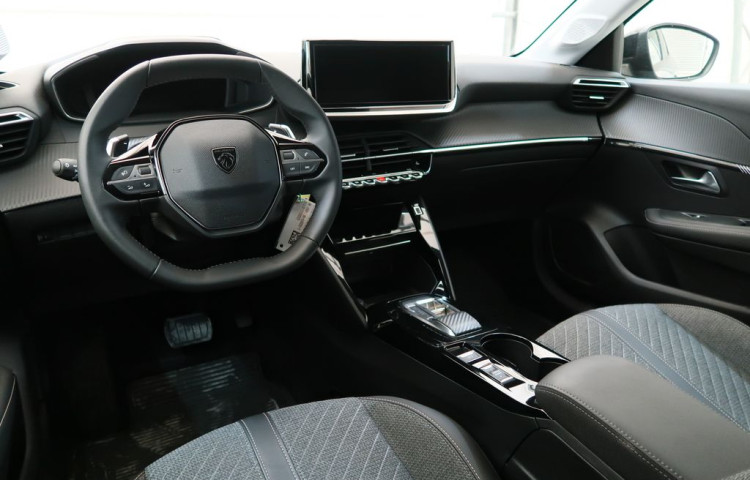 Peugeot 208 1.2HYBRID,CZ,ALLURE,e-DCS6