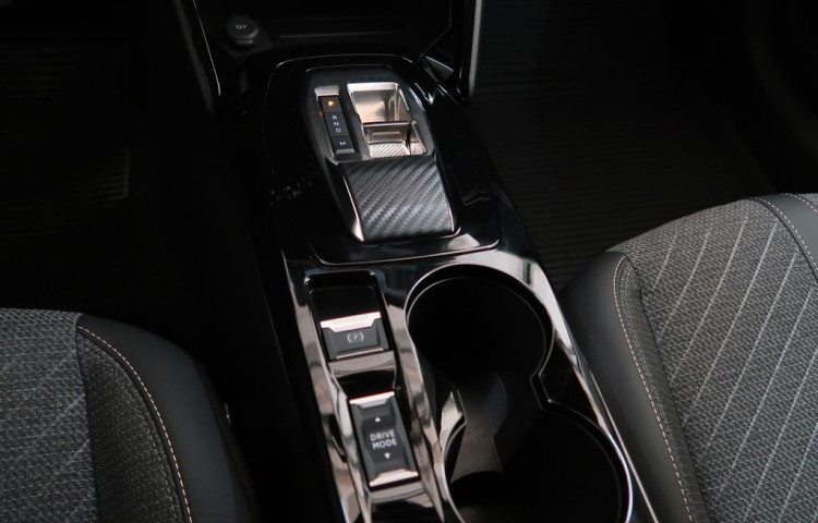 Peugeot 208 1.2HYBRID,CZ,ALLURE,e-DCS6