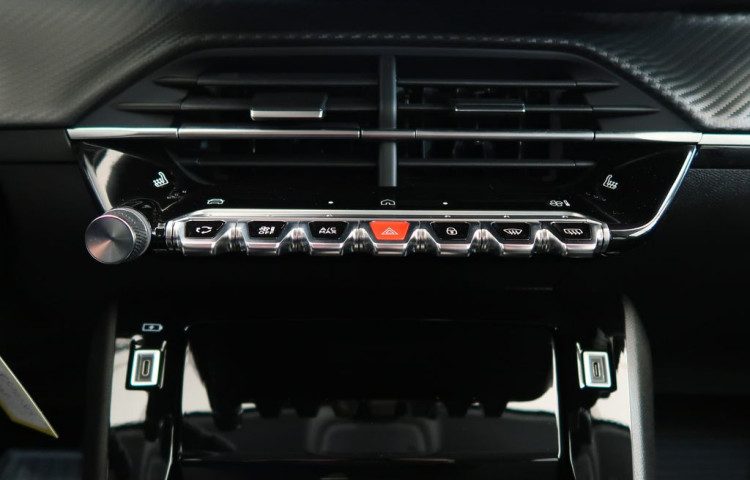 Peugeot 208 1.2HYBRID,CZ,ALLURE,e-DCS6