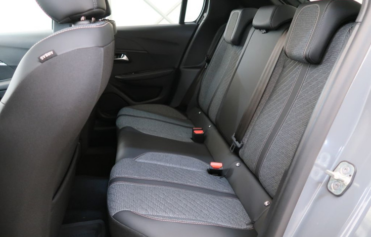 Peugeot 208 1.2HYBRID,CZ,ALLURE,e-DCS6