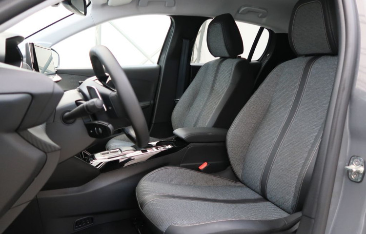 Peugeot 208 1.2HYBRID,CZ,ALLURE,e-DCS6