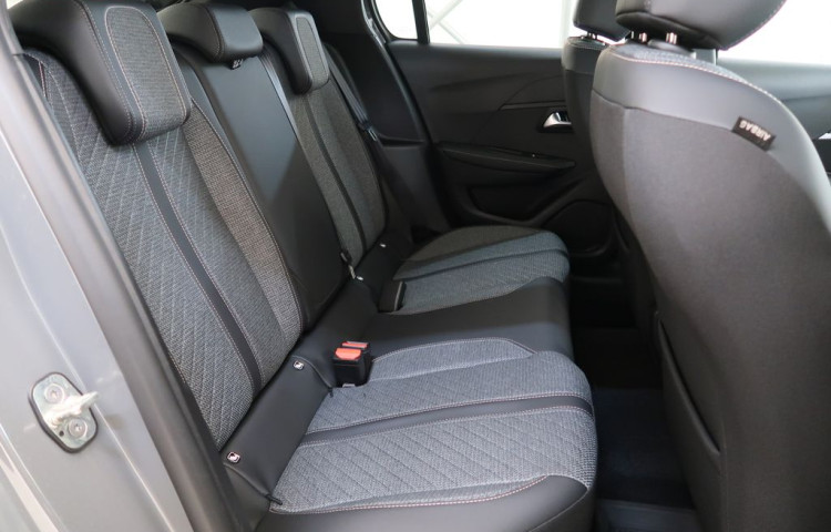 Peugeot 208 1.2HYBRID,CZ,ALLURE,e-DCS6