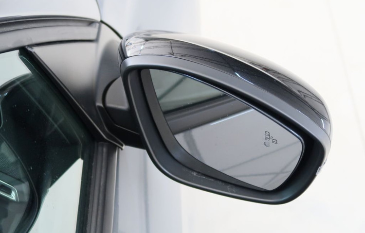 Peugeot 208 1.2HYBRID,CZ,ALLURE,e-DCS6
