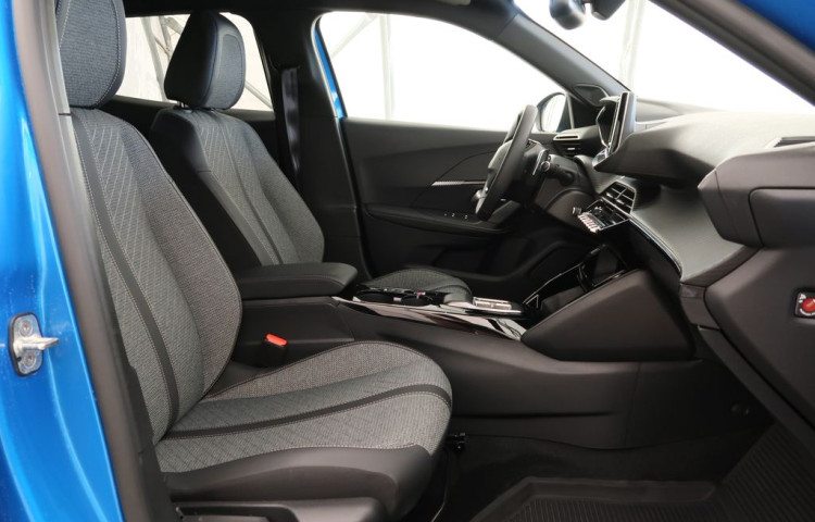 Peugeot 2008 1.2PureTech,CZ,1Maj,ALLURE,AT8