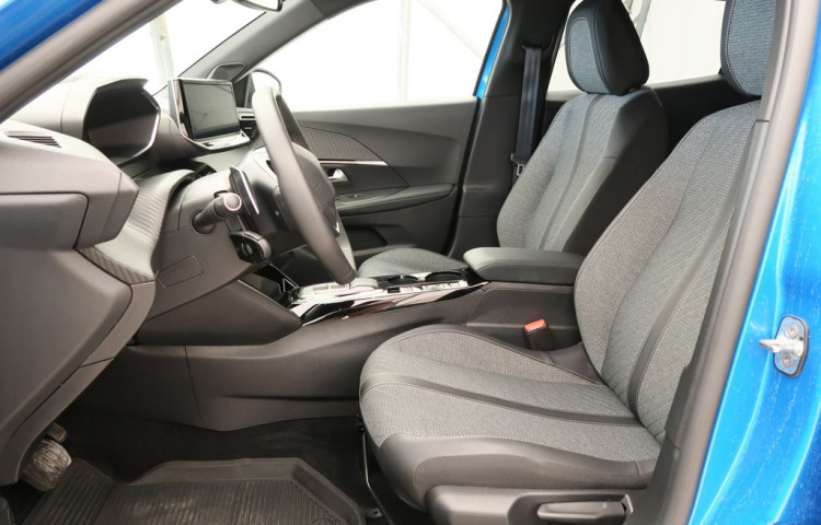 Peugeot 2008 1.2PureTech,CZ,1Maj,ALLURE,AT8