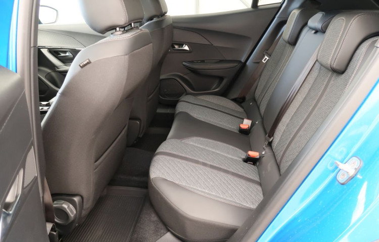 Peugeot 2008 1.2PureTech,CZ,1Maj,ALLURE,AT8