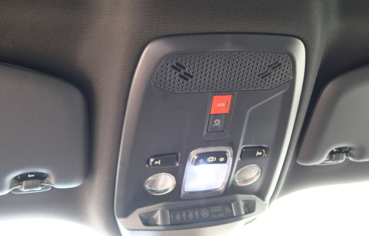 Peugeot 2008 1.2PureTech,CZ,1Maj,ALLURE,AT8