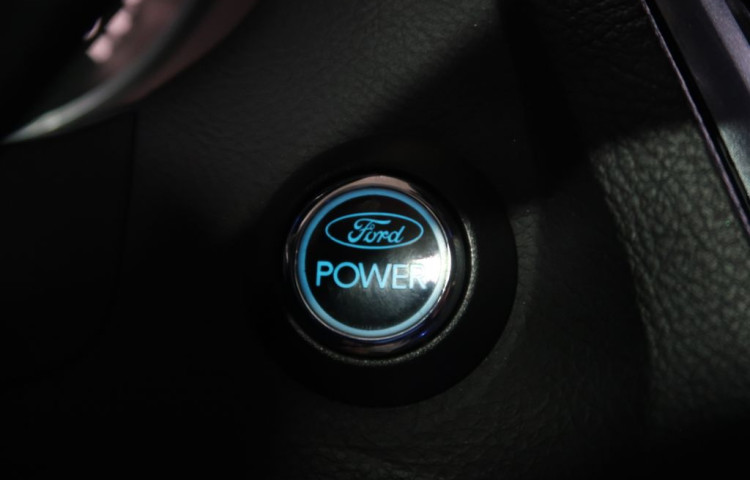 Ford Focus 1.6i,CZ,AT