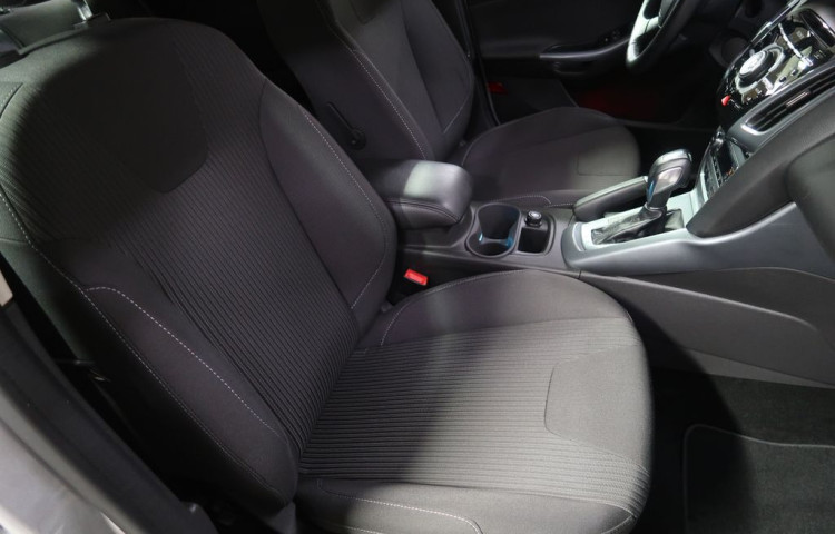 Ford Focus 1.6i,CZ,AT