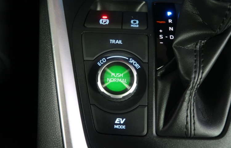 Toyota RAV4 2.5Hybrid,CZ,1Maj,Exekutiv,4x4