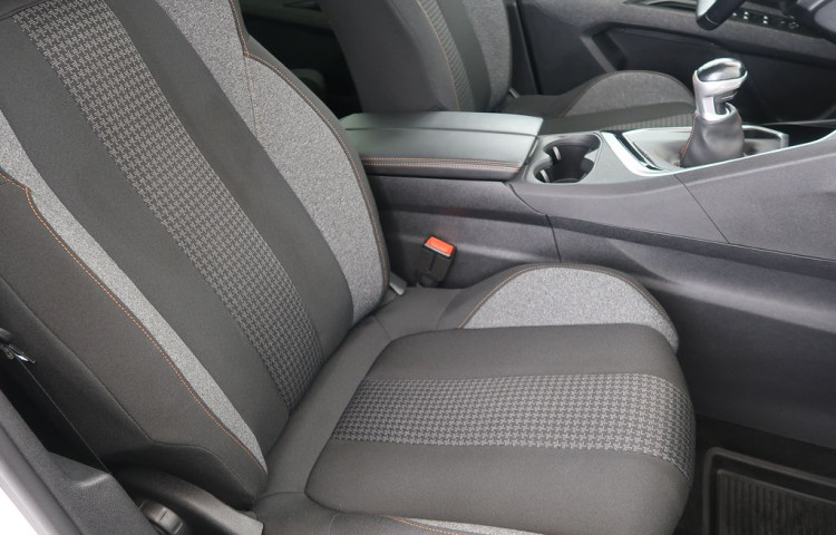 Peugeot 5008 1.2PureTech,CZ,1Maj,ALLURE