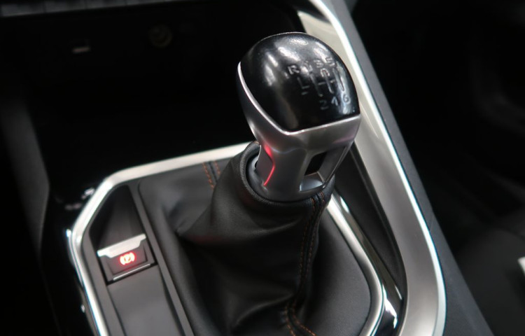 Peugeot 5008 1.2PureTech,CZ,1Maj,ALLURE