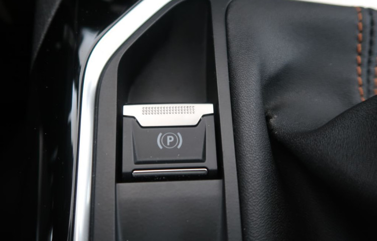 Peugeot 5008 1.2PureTech,CZ,1Maj,ALLURE