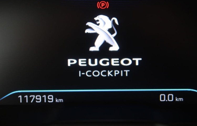 Peugeot 5008 1.2PureTech,CZ,1Maj,ALLURE