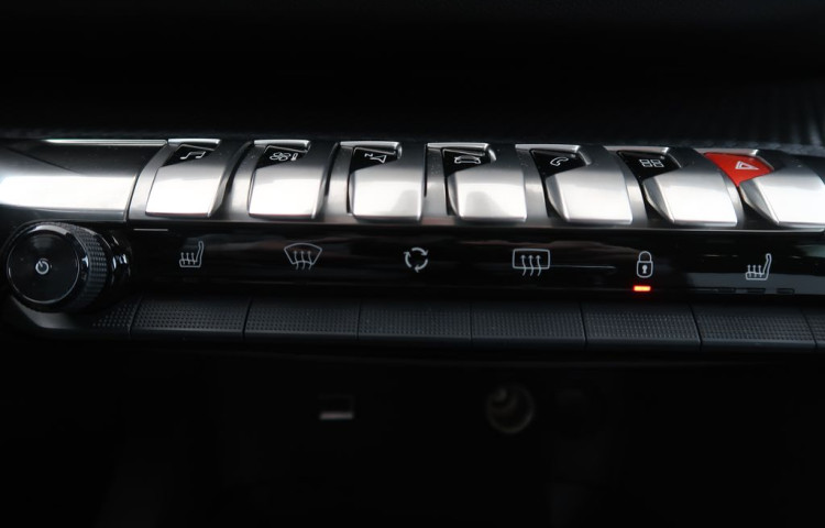 Peugeot 5008 1.2PureTech,CZ,1Maj,ALLURE