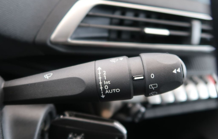 Peugeot 5008 1.2PureTech,CZ,1Maj,ALLURE