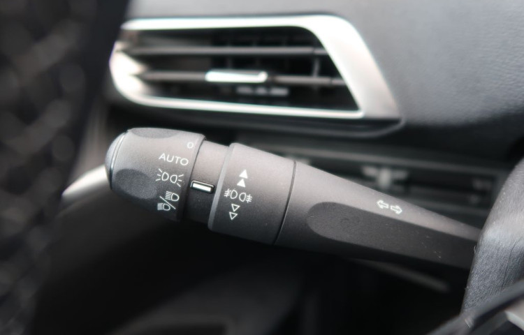 Peugeot 5008 1.2PureTech,CZ,1Maj,ALLURE